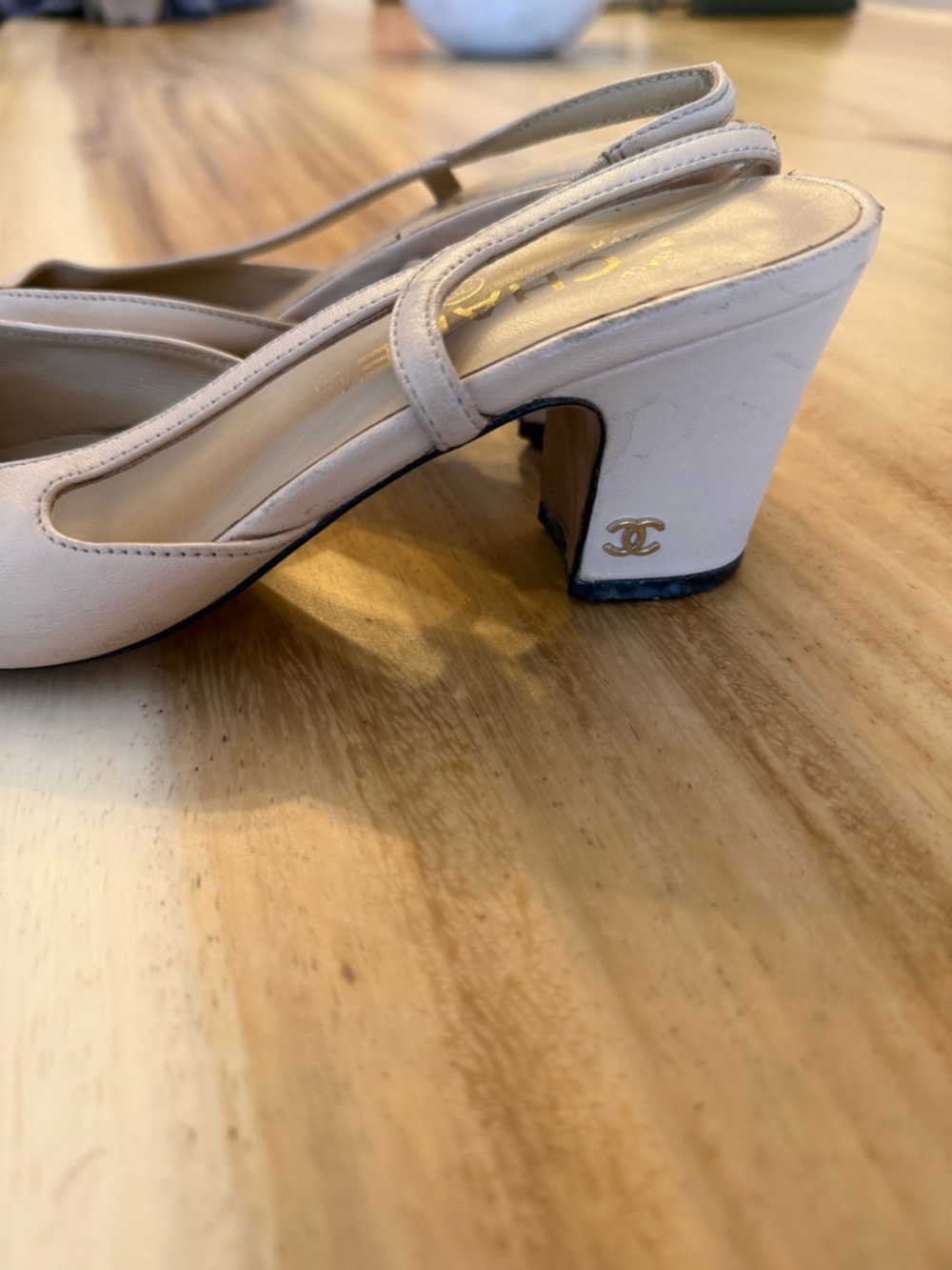 CHANEL Beige and Black Two-Tone Slingback Pumps - Picture 4 of 9